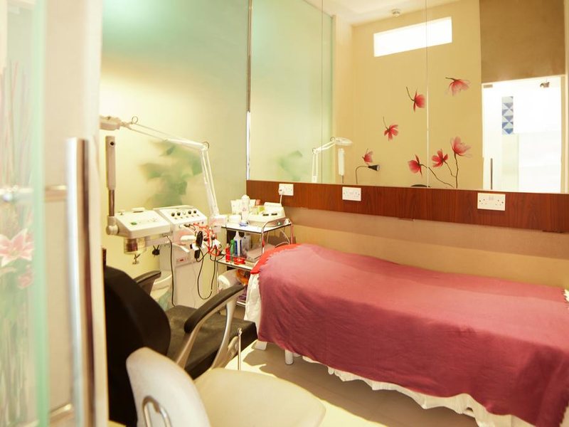 Raviz Center Point Hotel Dubai  300063