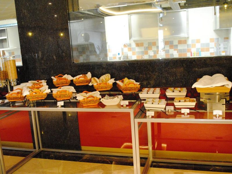 Raviz Center Point Hotel Dubai  300075