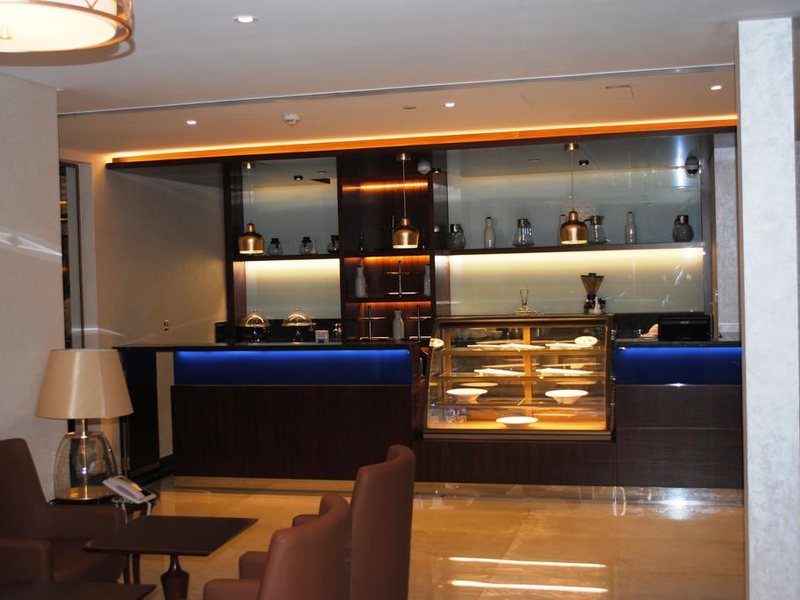 Raviz Center Point Hotel Dubai  300079