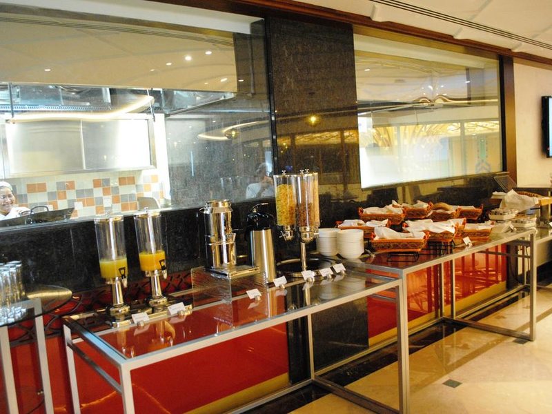 Raviz Center Point Hotel Dubai  300080