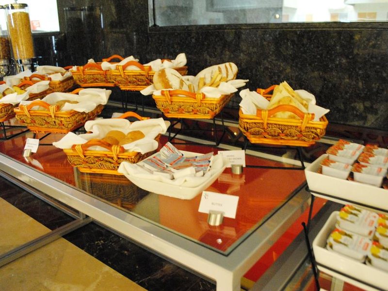 Raviz Center Point Hotel Dubai  300084