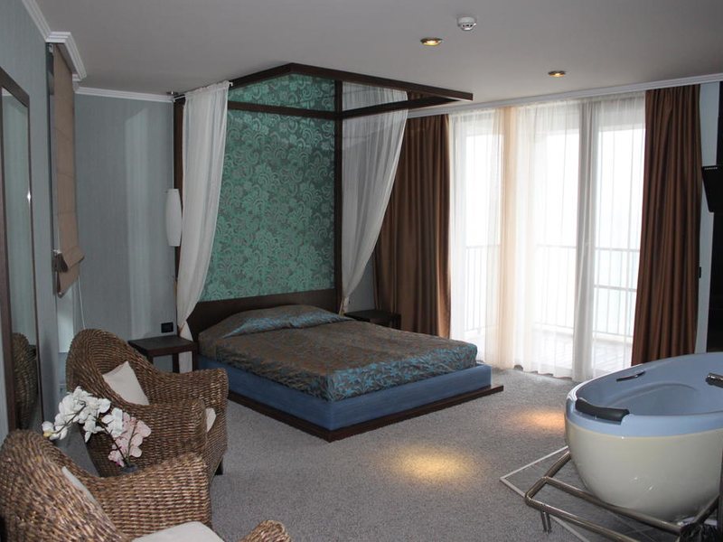 Regina Maria Spa  173050