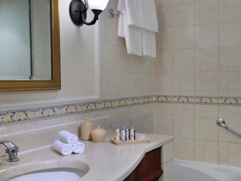 Renaissance Golden View Beach 127430