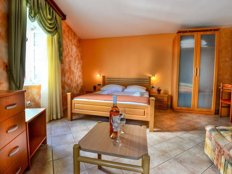 Rendez Vous Hotel  308607