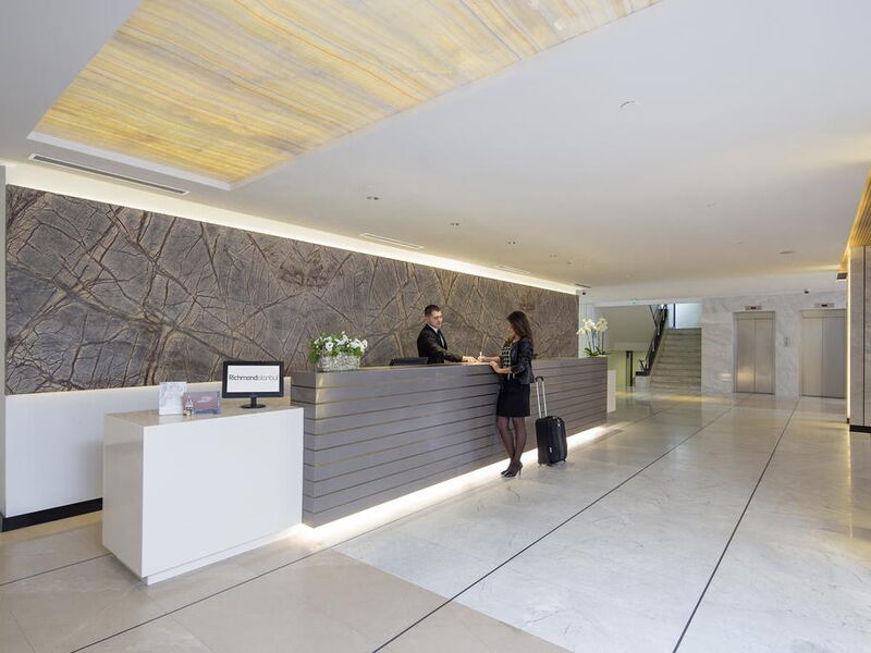 Richmond Hotel 243484