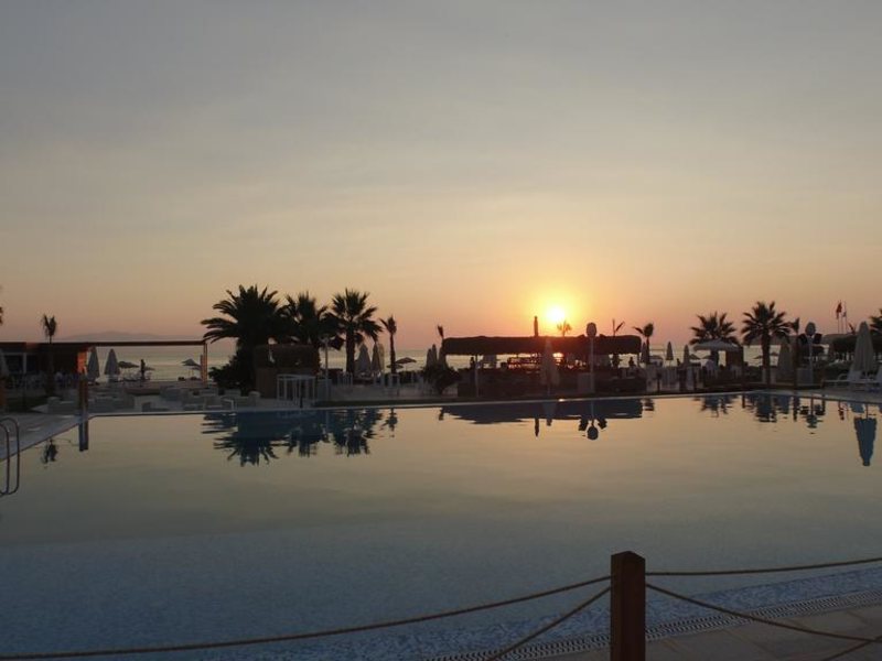 Risus Aqua Beach Resort Hotel  282177