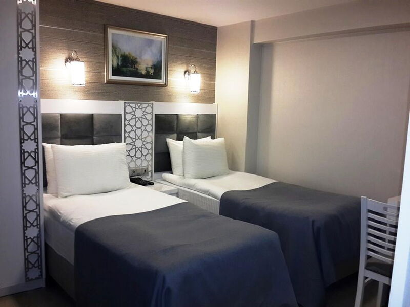 River Hotel 280853