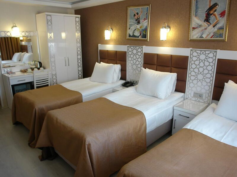 River Hotel 280854