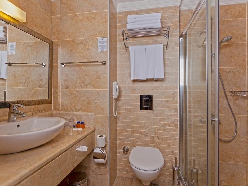 Riviera Hotel & Spa 190723