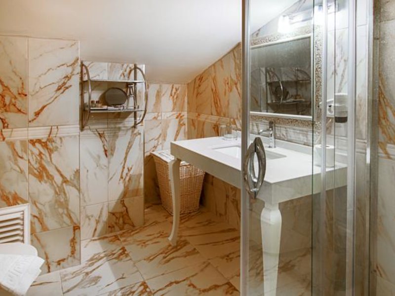 Romance Beach Hotel 100416