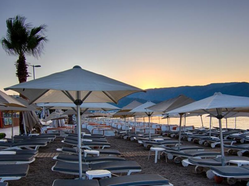 Romance Beach Hotel 100421