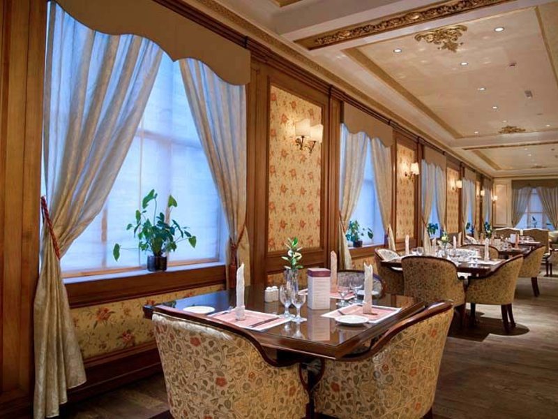 Royal Ascot Hotel 49084