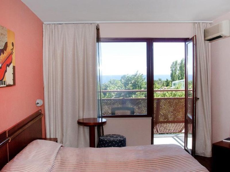 Royal Beach (Golden Sands Area)  168057