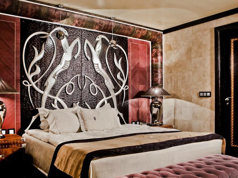 Royal Castle	 174800