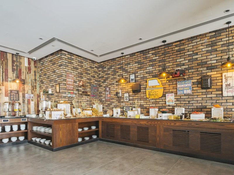 Royal Central The Palm Hotel 300128