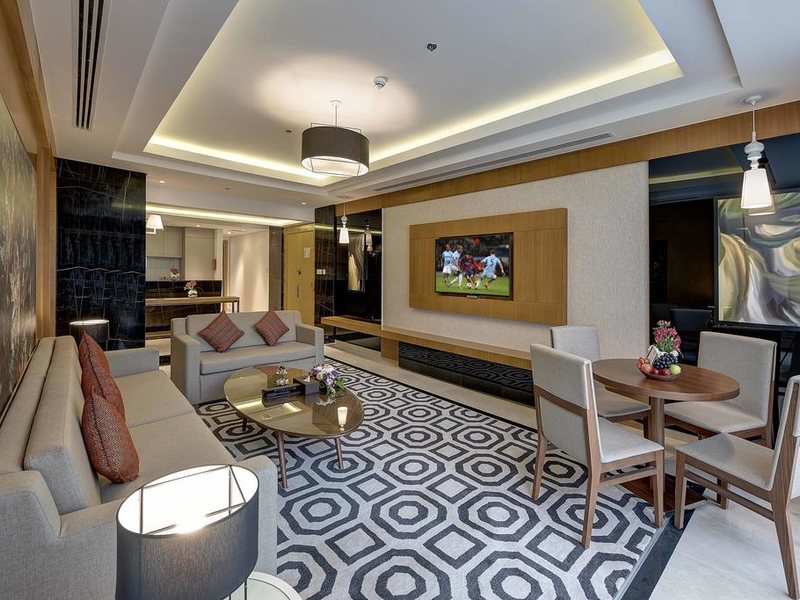 Royal Continental Hotel 192127