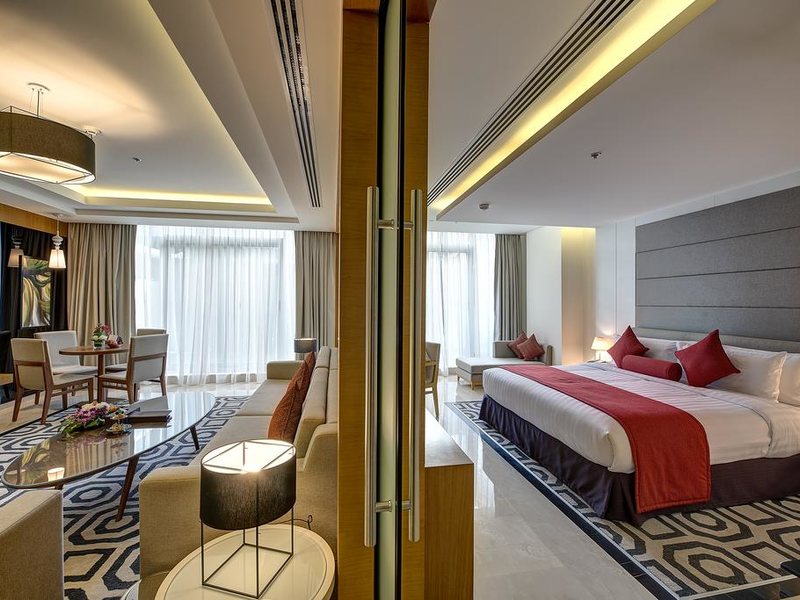 Royal Continental Hotel 192129