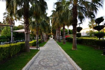 Royal Garden Suite Hotel