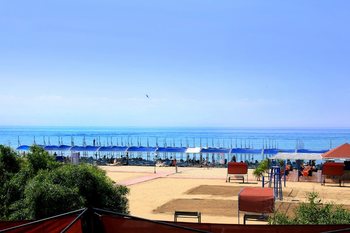 Royal Garden Suite Hotel