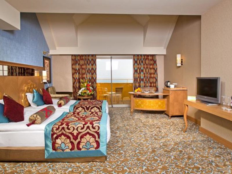 Royal Holiday Palace 102712