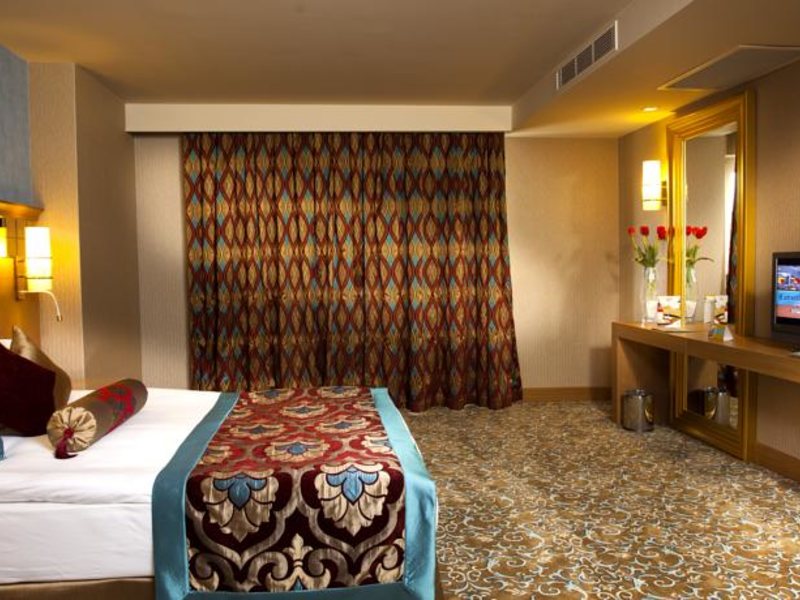 Royal Holiday Palace 102713