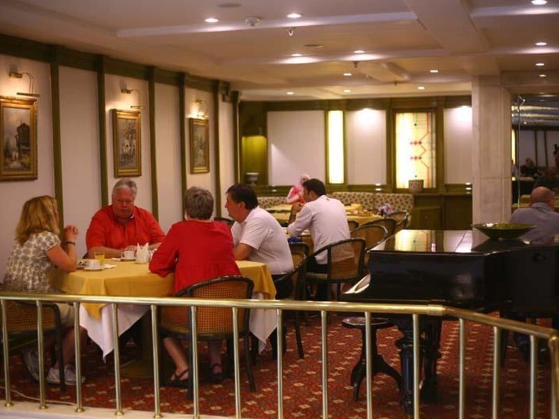 Royal Hotel 102728