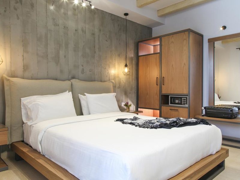 Royal Hotel and Suites 289561