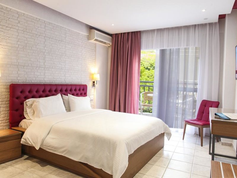 Royal Hotel and Suites 289562