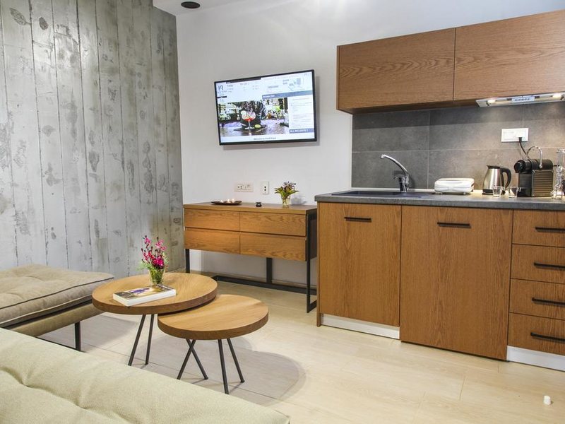 Royal Hotel and Suites 289563