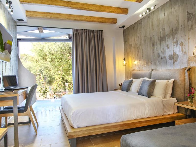 Royal Hotel and Suites 289565