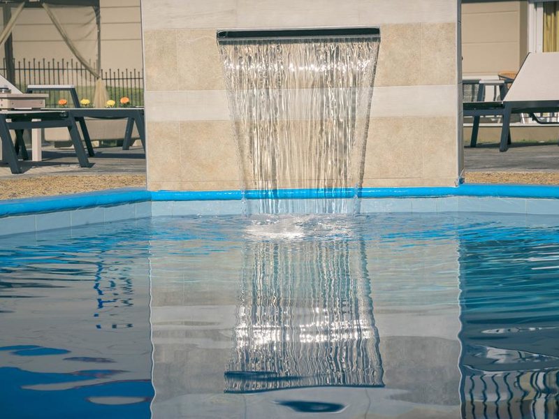 Royal Hotel and Suites 289568