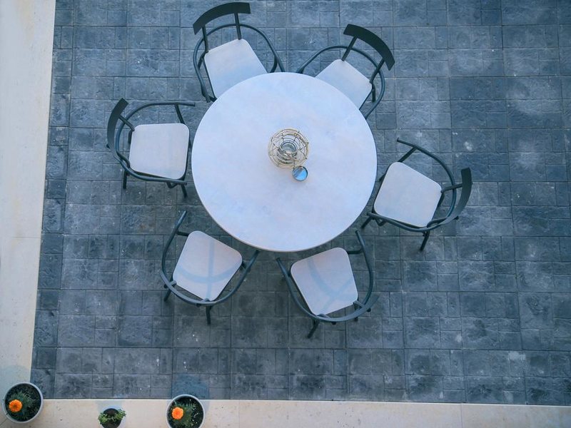 Royal Hotel and Suites 289570