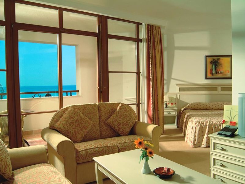 Royal Palace Helena Sands 174820