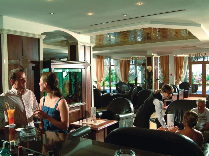 Royal Palace Helena Sands 174821