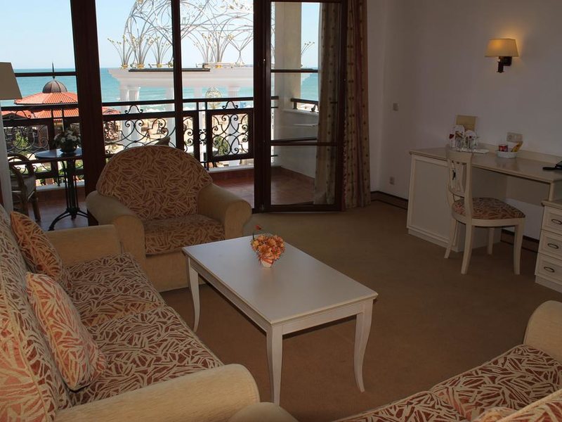 Royal Palace Helena Sands 174825