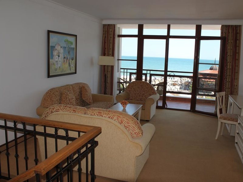 Royal Palace Helena Sands 174827