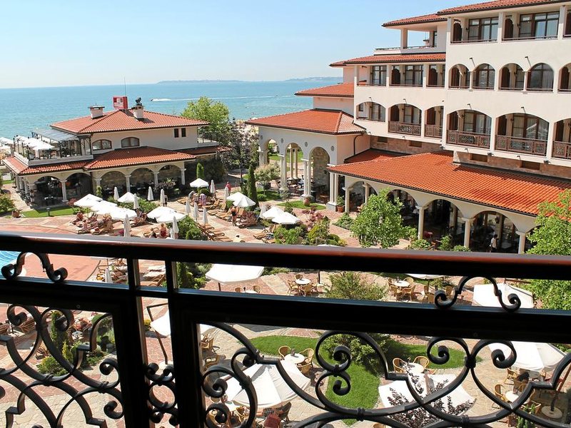 Royal Palace Helena Sands 174830