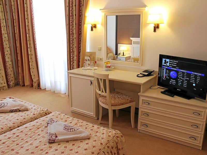 Royal Palace Helena Sands 174833