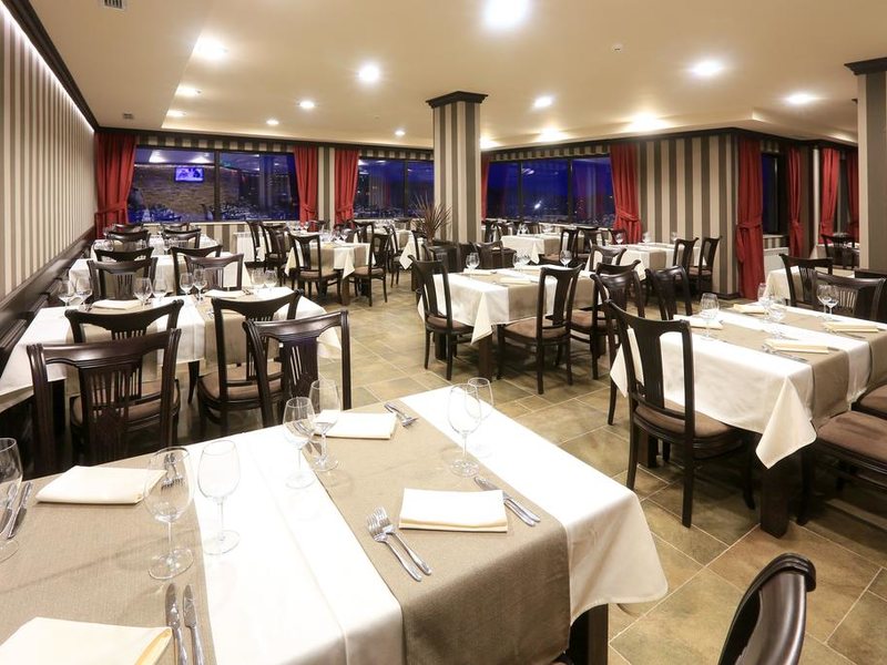 Royal Park & Spa Apt 238910