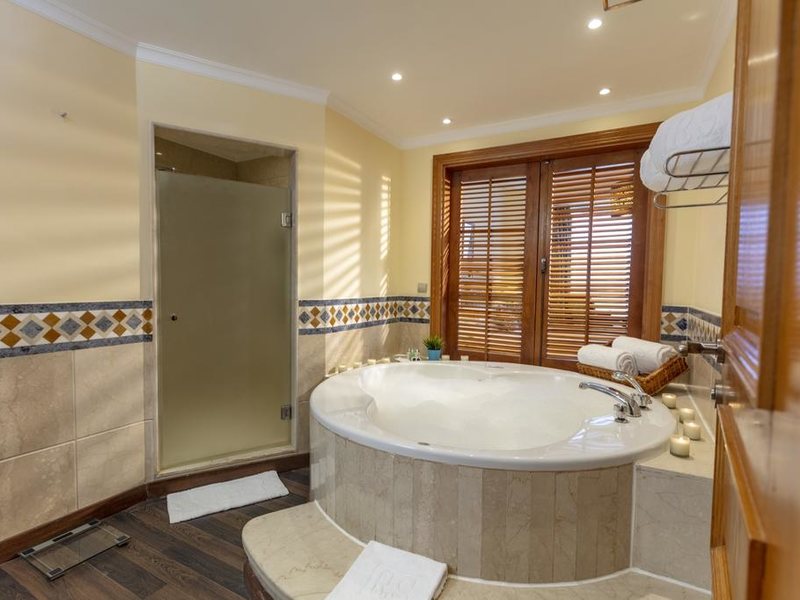 Royal Savoy Club 293933