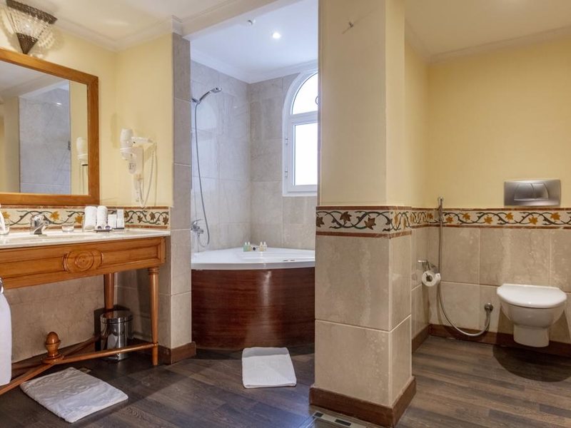 Royal Savoy Club 293934