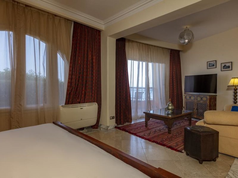 Royal Savoy Club 293935