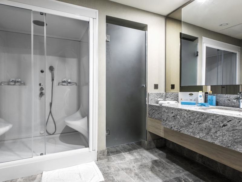 Royal Seginus 177308