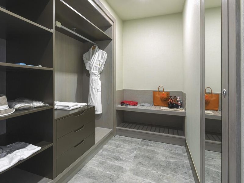 Royal Seginus 177310