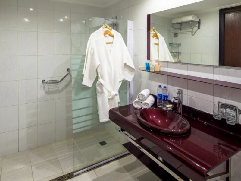 Royal Tulip Beach Resort 130500