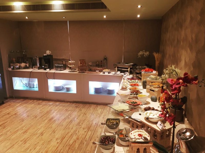 Royal View Hotel  300173