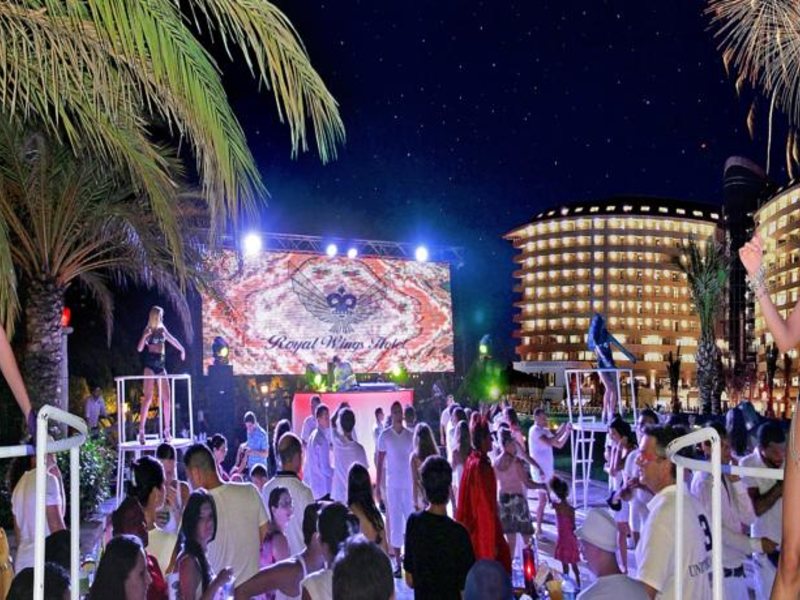 Royal Wings Hotel 102750