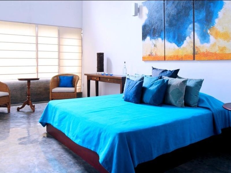 Saffron & Blue 110611