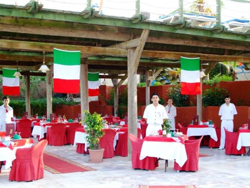 Sailor s Beach Club 37598