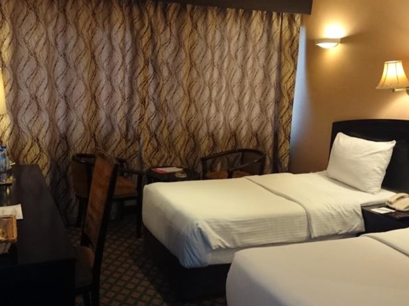 Sandras Inn Hotel 132986